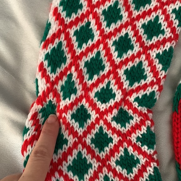 Vintage long knit Christmas stockings red green family set matching pom pom - Picture 4 of 7